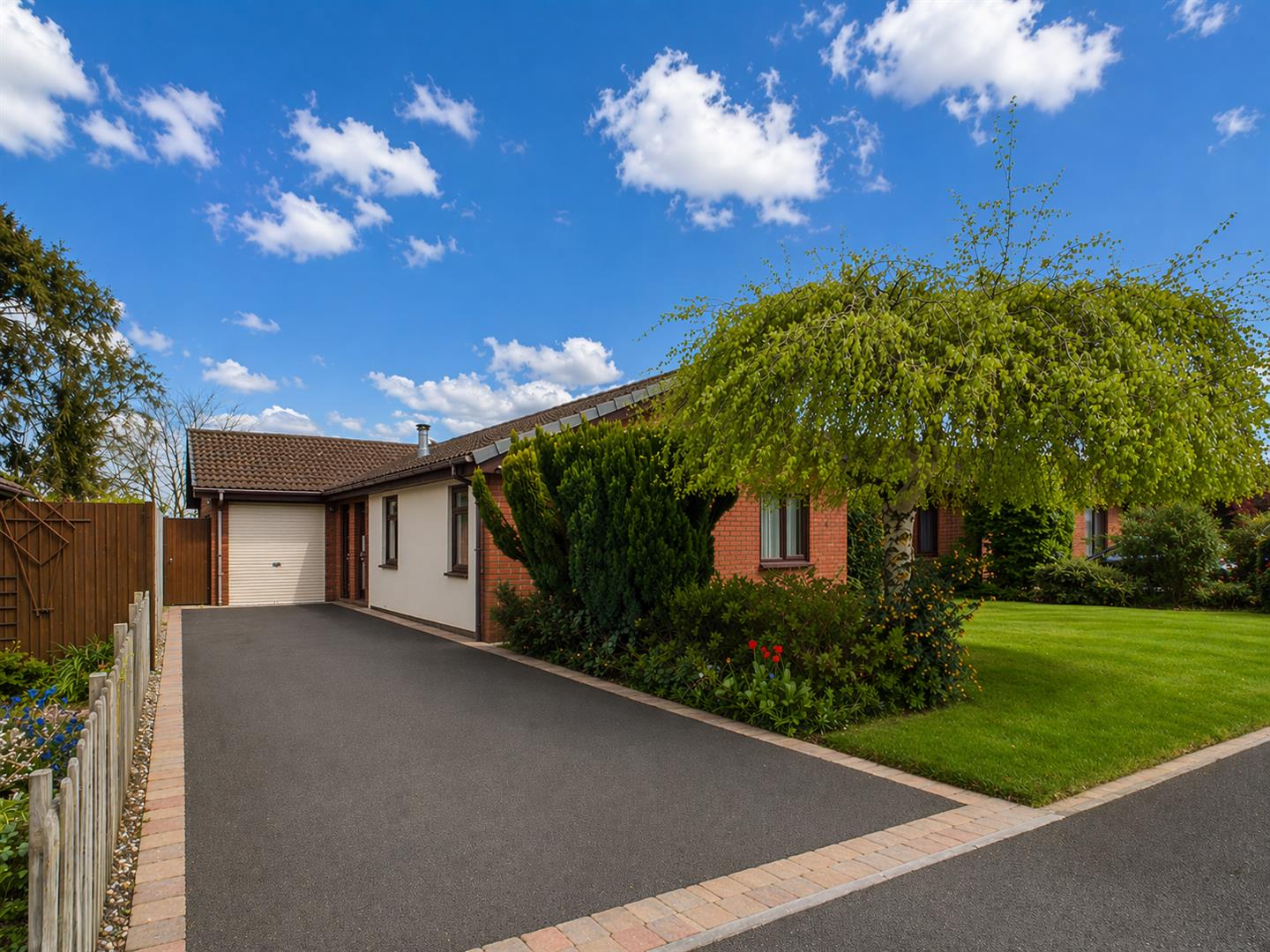 22 Llanforda Mead, Oswestry, SY11 1TS For Sale